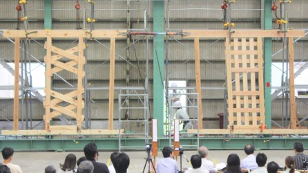 木造耐力壁研究部-力比べ実験